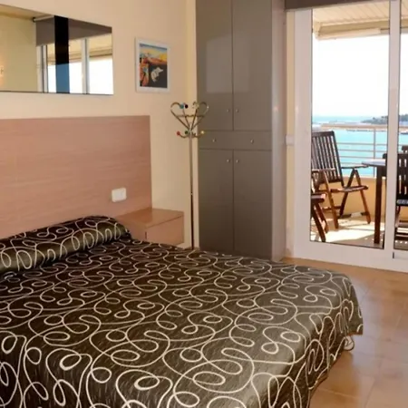 In Riells With Beachfront Views شقة