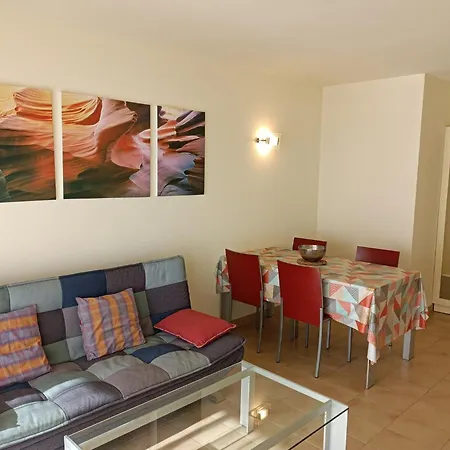 Appartement In Riells With Beachfront Views L' Escala