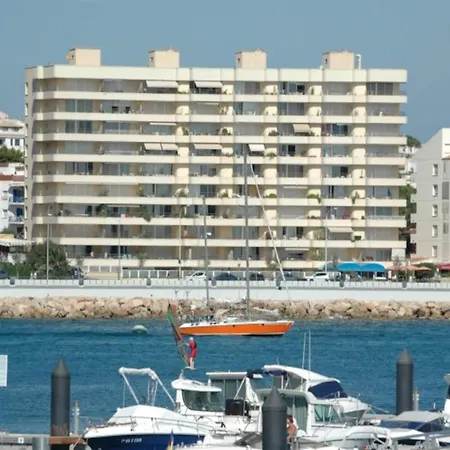 Appartement In Riells With Beachfront Views L' Escala