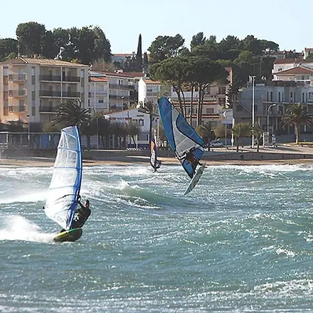 Appartement In Riells With Beachfront Views *