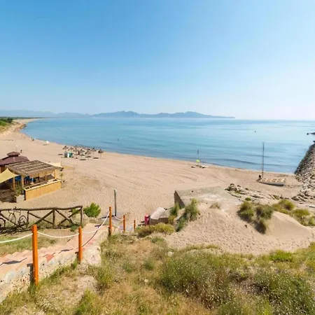 Appartement In Riells With Beachfront Views L' Escala